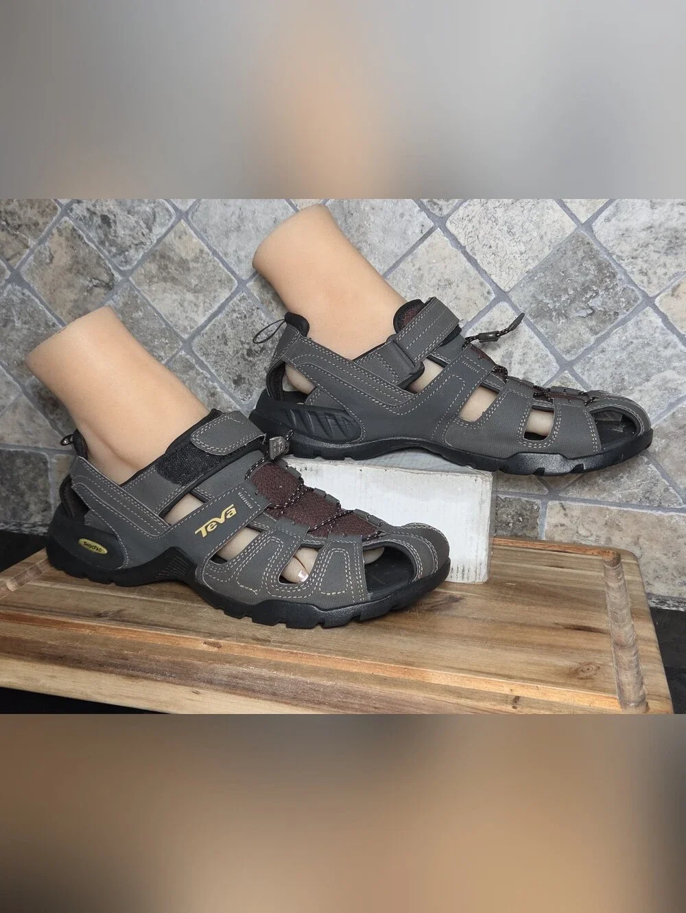 Teva Forebay Men's Closed Toe Shock Pad Adjustable Hiking/ Water Sandals 10 D